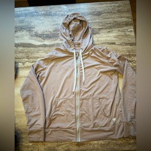 Vuori sweatshirt size L in light pink